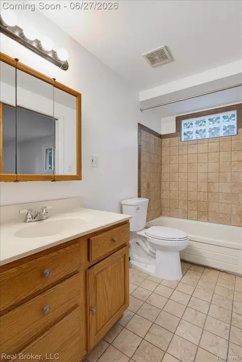 Bath - 8320 Hillpoint Dr, Brighton, MI 48116 photo 5 of 6