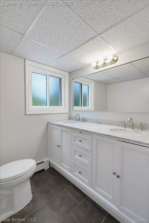 Bath - 8320 Hillpoint Dr, Brighton, MI 48116 photo 2 of 6