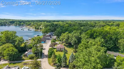 View/Area - 8320 Hillpoint Dr, Brighton, MI 48116 photo 8 of 10