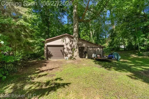 Exterior - 8320 Hillpoint Dr, Brighton, MI 48116 photo 6 of 7