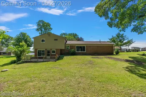 Exterior - 8320 Hillpoint Dr, Brighton, MI 48116 photo 4 of 7