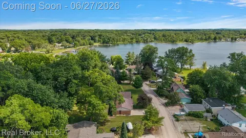 View/Area - 8320 Hillpoint Dr, Brighton, MI 48116 photo 4 of 10