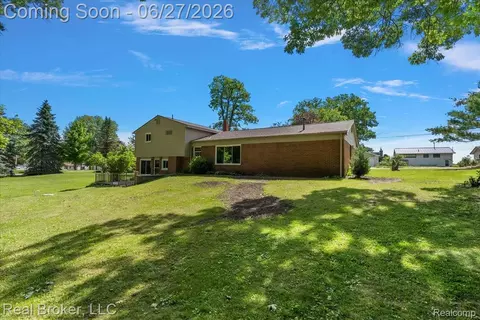 Exterior - 8320 Hillpoint Dr, Brighton, MI 48116 photo 5 of 7