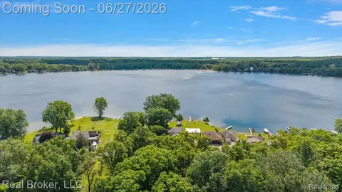 View/Area - 8320 Hillpoint Dr, Brighton, MI 48116 photo 6 of 10