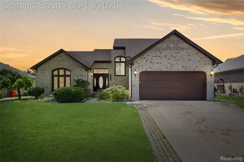 52658 Stag Ridge Dr, Macomb, MI 48042