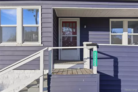 23930 Elmira St, Saint Clair Shores, MI 48082