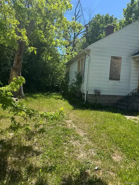 722 E Ridgeway Ave, Flint, MI 48505 photo 2