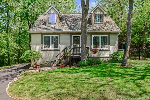 9790 Norman Rd, Springfield, MI 48348