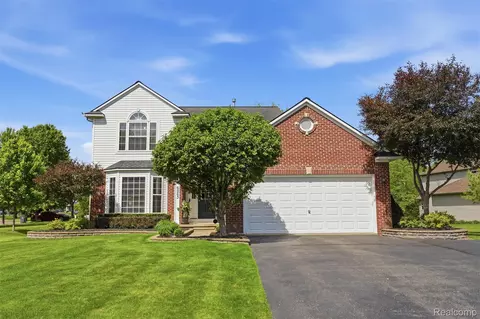 6263 Shadetree Ct, Genoa, MI 48843
