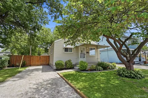 8235 Cornell St, Taylor, MI 48180