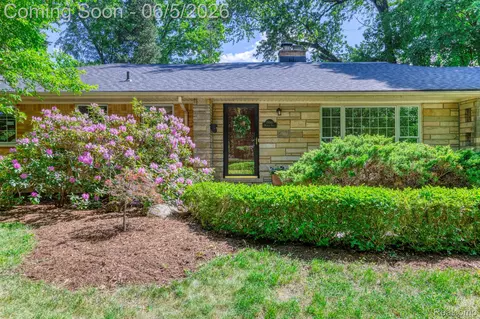19141 Warwick St, Beverly Hills, MI 48025