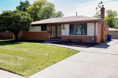 31017 Regal Dr, Warren, MI 48088
