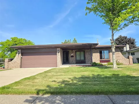 36086 English Dr, Sterling Heights, MI 48310