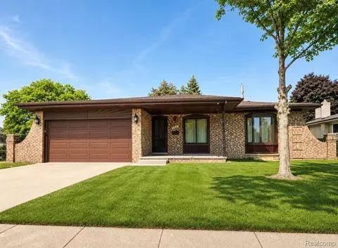 36086 English Dr, Sterling Heights, MI 48310