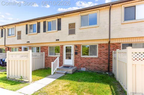 24973 Mayfair St, Flat Rock, MI 48134