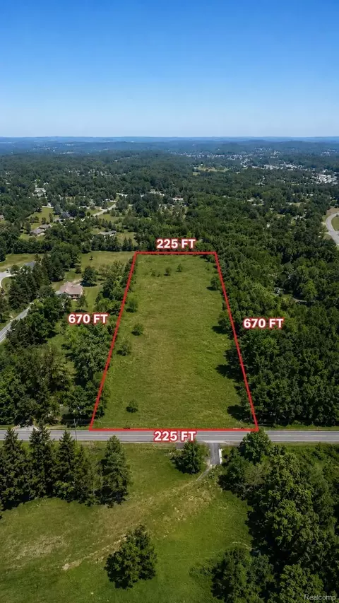 700 W Maple Rd, Milford, MI 48381