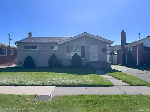 25154 Huron St, Roseville, MI 48066