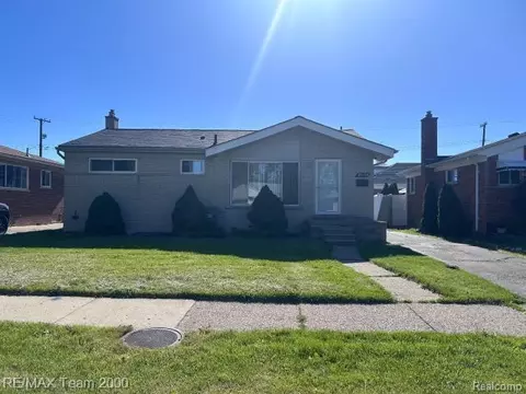 25154 Huron St, Roseville, MI 48066