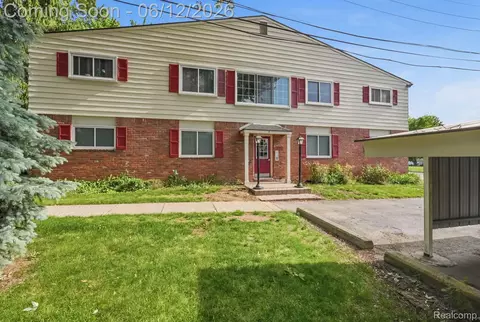 701 W Maple Rd, Clawson, MI 48017