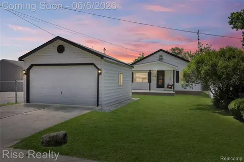 1466 Connell St, Burton, MI 48529