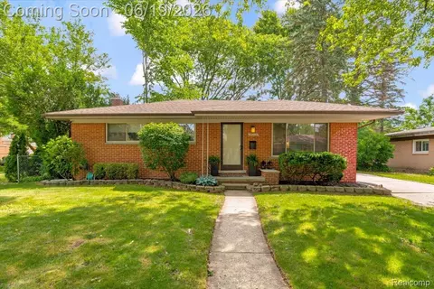 28332 Loretta Ave, Warren, MI 48092