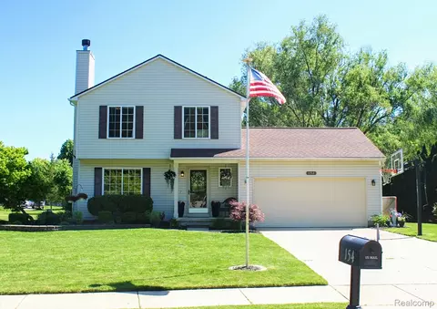 154 Garden Ct, Northfield, MI 48189