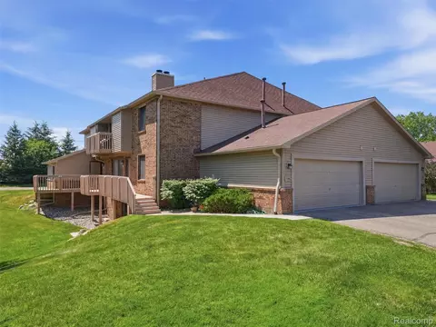 7058 Elmhurst #1, West Bloomfield, MI 48322
