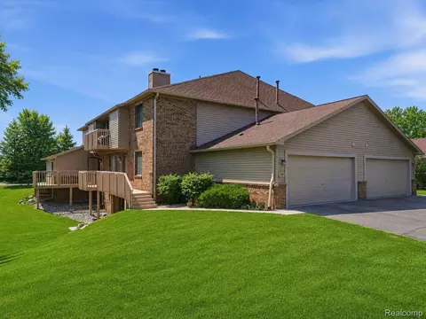 7058 Elmhurst #1, West Bloomfield, MI 48322