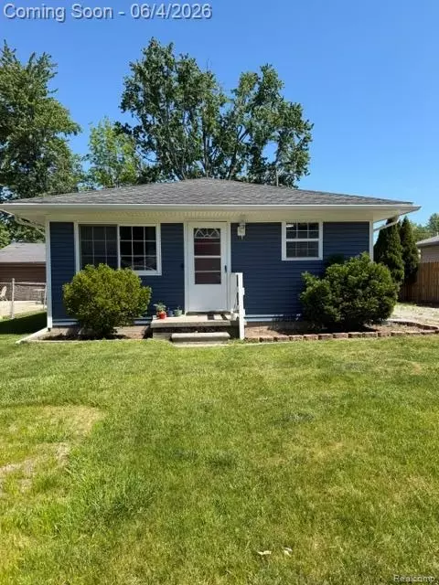 714 Lowell St, Marine City, MI 48039