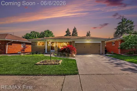 21212 Francis St, Saint Clair Shores, MI 48082