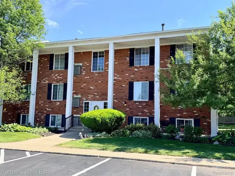 507 W Highland Rd #11, Howell, MI 48843