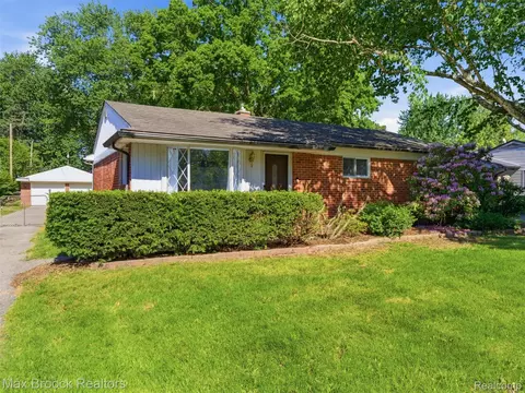 47375 Harry St, Shelby Township, MI 48317