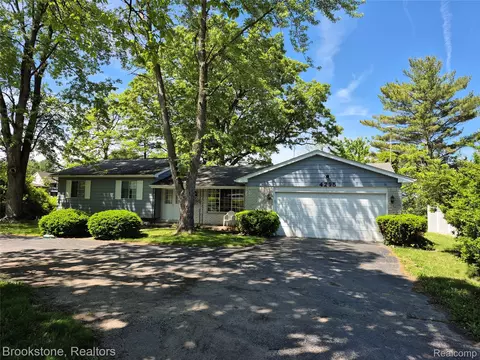 4295 Sashabaw Rd, Waterford, MI 48329