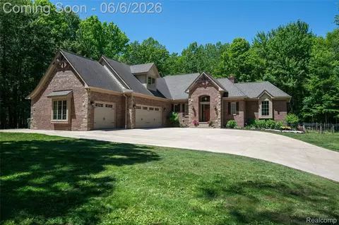 3957 Mill Lake Rd, Orion, MI 48360
