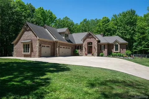 3957 Mill Lake Rd, Orion, MI 48360