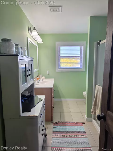 Bath - 5121 Cotter Rd, Marlette, MI 48453 photo 3 of 7