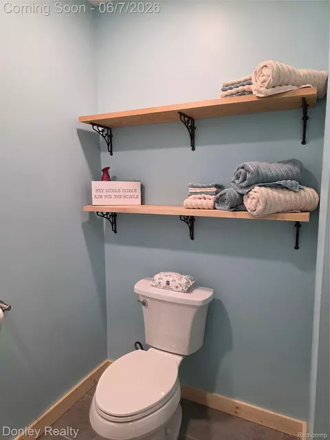 Bath - 5121 Cotter Rd, Marlette, MI 48453 photo 6 of 7