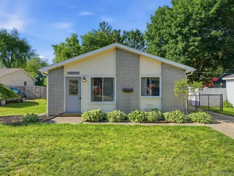 27729 Shiawassee Rd, Farmington, MI 48336