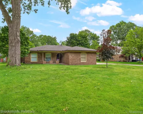 23059 Remick Dr, Clinton Township, MI 48036