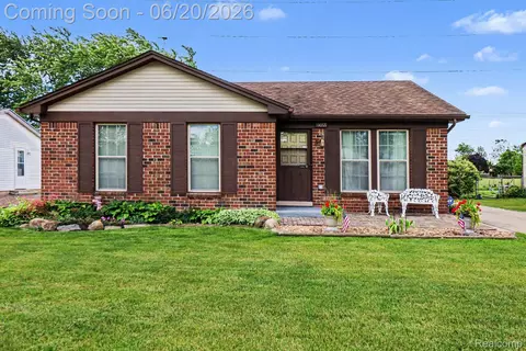 19055 Hyde Park Dr, Woodhaven, MI 48183