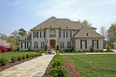 31111 Lahser Rd, Beverly Hills, MI 48025