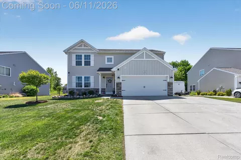3081 Stratford Ln, Flushing, MI 48433