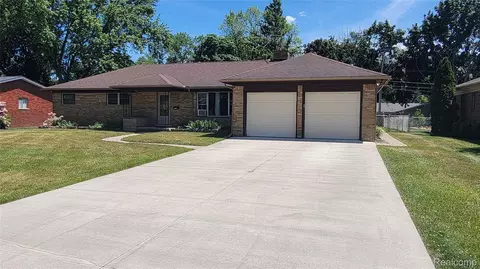 45502 Klingkammer St, Utica, MI 48317