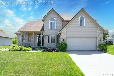 1366 Hidden Wood Ct, Grand Blanc, MI 48439