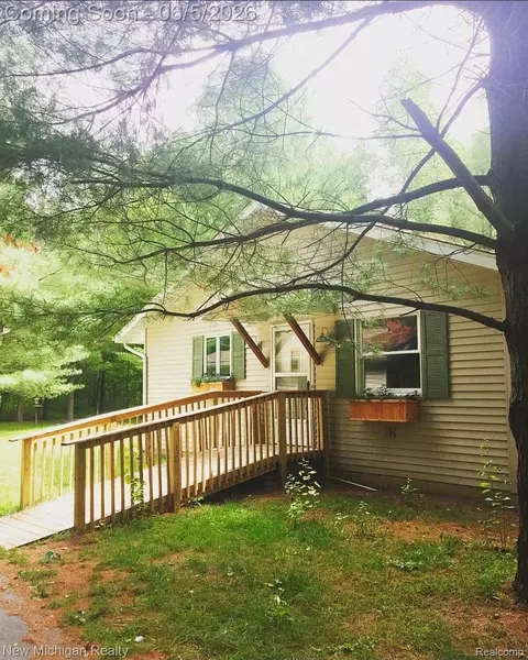 212 N Murray Rd, Ellington, MI 48723