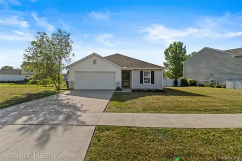 595 Rockway Dr, Linden, MI 48451