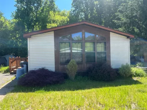 351 N Squirrel Rd #209, Auburn Hills, MI 48326