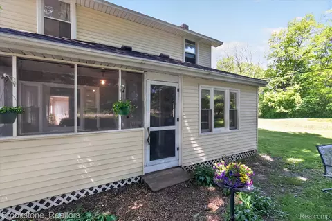 9455 Andersonville Rd, Springfield, MI 48346