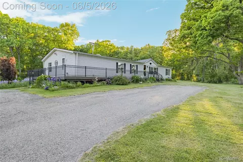 8460 Fish Lake Road Rd, Holly, MI 48442