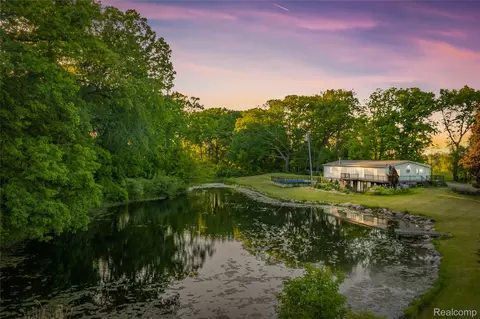 8460 Fish Lake Road Rd, Holly, MI 48442
